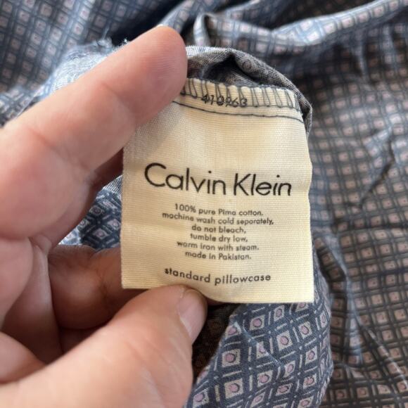 1- Calvin Klein Grey Geometric Print Fabric Diamond Cotton STD Pillowcase - Picture 3 of 3